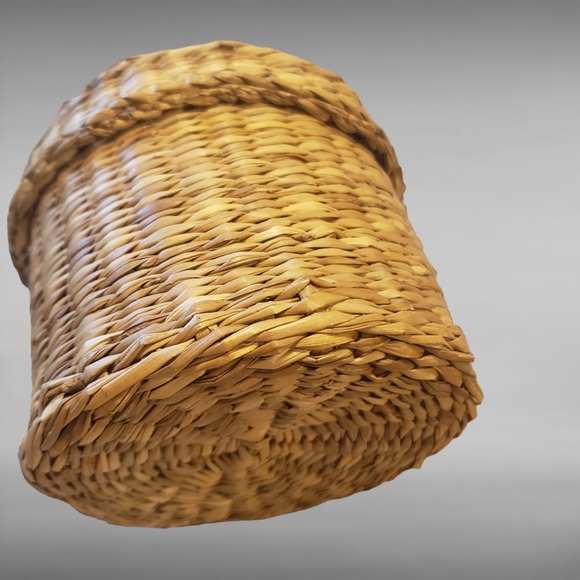 Vintage Small Woven Basket with Lid - Picture 5 of 7
